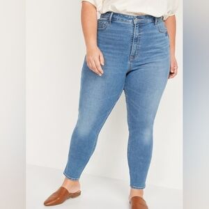 {Old Navy} Extra High Waisted Rockstar 360 Stretch Super Skinny Jeans - Size 16